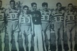 PEDRO ESCAMILLA EN EL CENTRO DEL EQUIPO DE ATLETISMO